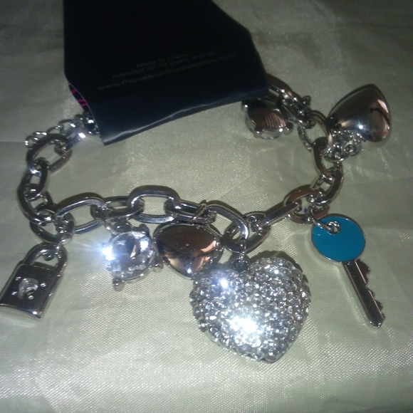 Silver Heart Charm Bracelet Paparazzi Charm Bracelet - Picture 1 of 3